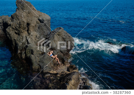 beautiful girl resting in natural ocean swimming beautiful girl resting in natural ocean swimming 38287360