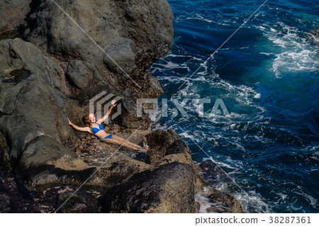beautiful girl resting in natural ocean swimming beautiful girl resting in natural ocean swimming 38287361