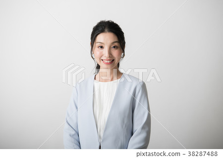 年輕的商界女強人 38287488
