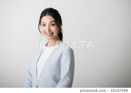 年輕的商界女強人 38287489