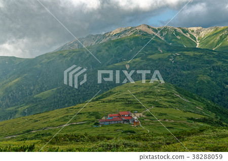 流動北阿爾卑斯山,Yakushidake和Tarohira小屋的雲彩 流動北阿爾卑斯山,Yakushidake和Tarohira小屋的雲彩 38288059