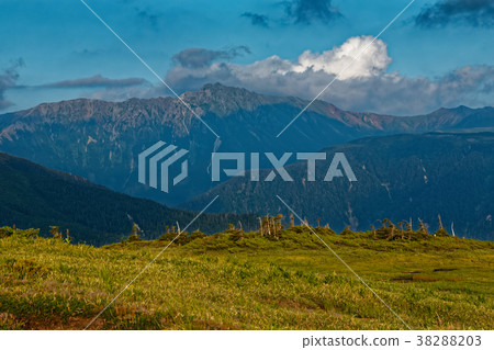 Cloudy northern alps and crystal mountain seen from Tarohei Cloudy northern alps and crystal mountain seen from Tarohei 38288203