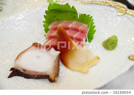 Sashimi with tuna, octopus and shellfish 38289054