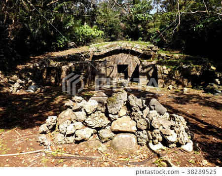 Old Okinawa grave Old Okinawa grave 38289525