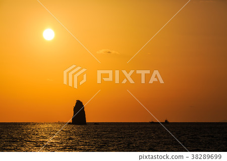 Sunset with a small angle at Nagakaki Sunset Road [Naga, Nagasaki-shi, Tokai Town] 38289699