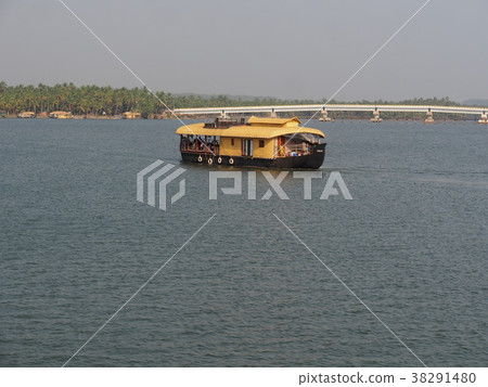 Backwater cruise 38291480