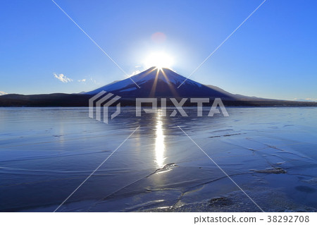 Diamond Fuji in winter 38292708