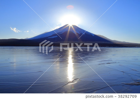 Diamond Fuji in winter Diamond Fuji in winter 38292709