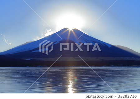 Diamond Fuji in winter 38292710
