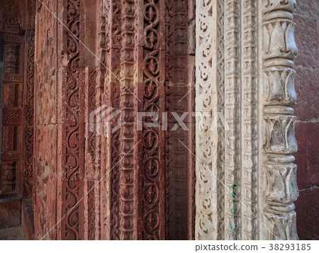 新德里:Qutub Minar 新德里:Qutub Minar 38293185