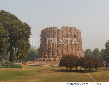 New Delhi: Qutub Minar 38293198