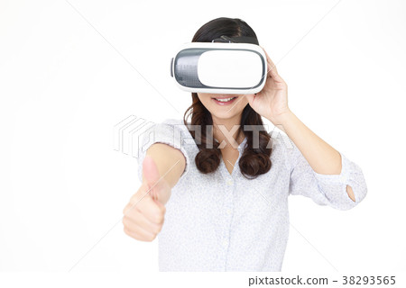 Woman wearing VR goggles Woman wearing VR goggles 38293565