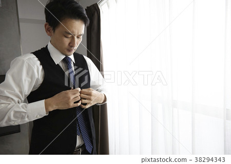 時尚的商人穿著最好的 38294343