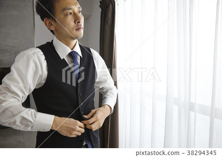 時尚的商人穿著最好的 38294345