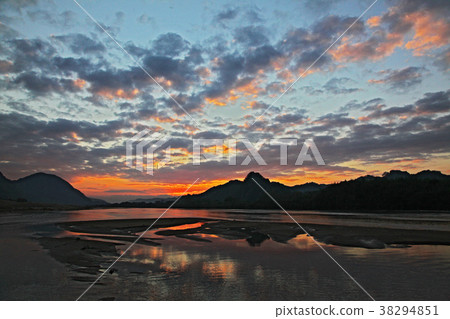 Morning glow 38294851