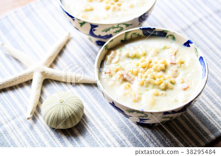 Jellyfish pasta with chowder 38295484