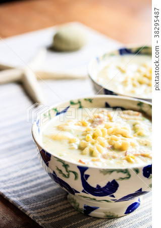 Jellyfish pasta with chowder 38295487