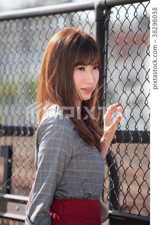 一個女人很遠的地方 38296038