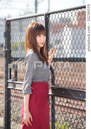 一個女人很遠的地方 38296039