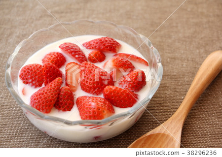 草莓牛奶 草莓牛奶 38296236
