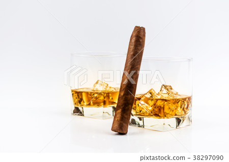 Whiskey with ice Whiskey with ice 38297090