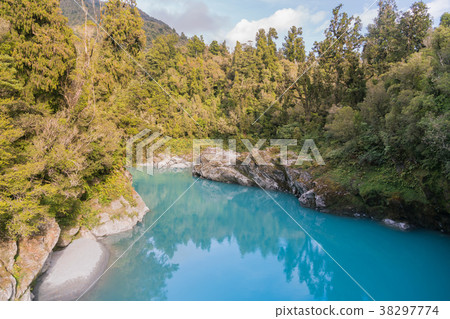 Hokitika blue lake tropical deep forest jungle 38297774