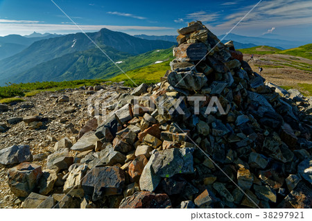 科隆到阿爾卑斯山北部的頂峰，Kita no Odake，以及到Goro Kurobe和Oshigatake的山脊線 38297921