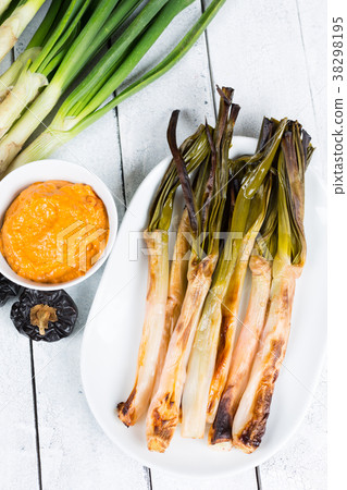 Calsots on the grill 38298195