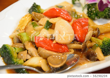 Stir-fried oyster of delicious scallops 38298204
