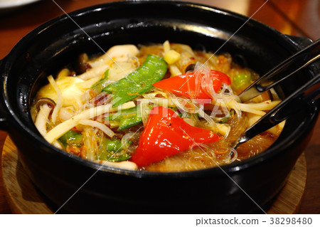 Delicious vermicelli pot 38298480