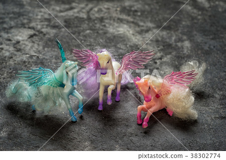 three pegasus horse toys 38302774