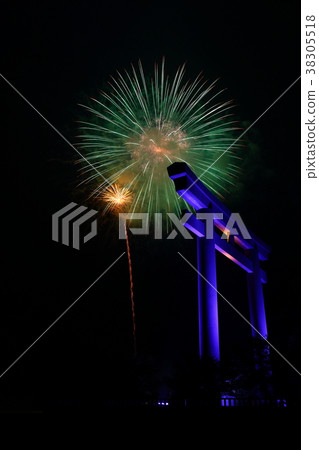 Large wheel of night sky 38305518