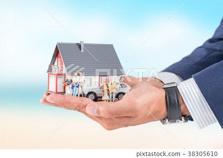 Insurance house, car and family health live . 38305610
