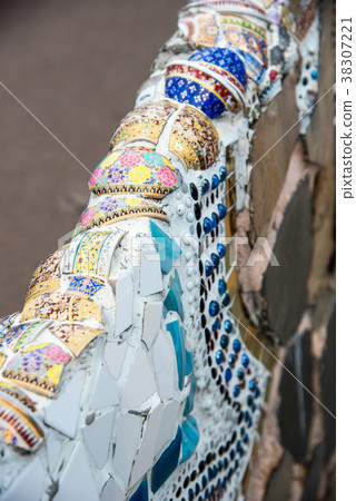 Decoration of ceramic breaking 38307221