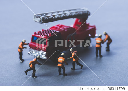 Fire engine and miniature Fire engine and miniature 38311799