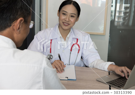 doctor explaining to male patient about diagnosis at hospital. medical practitioner talk & give advice to man about his health at clinic doctor explaining to male patient about diagnosis at hospital. medical practitioner talk & give advice to man about his health at clinic 38313390