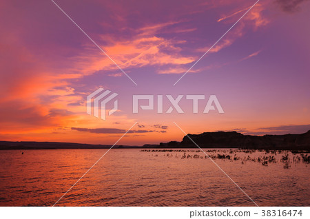 鮑威爾湖上的日落 38316474