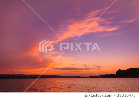 鮑威爾湖上的日落 鮑威爾湖上的日落 38316475