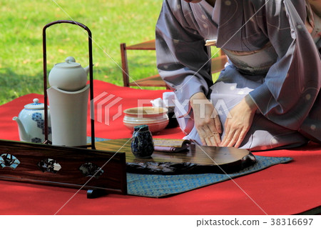 Open-air tea ceremony 38316697