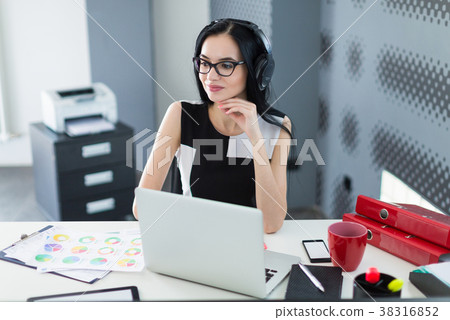 Beautiful young businesswoman in black dress Beautiful young businesswoman in black dress 38316852