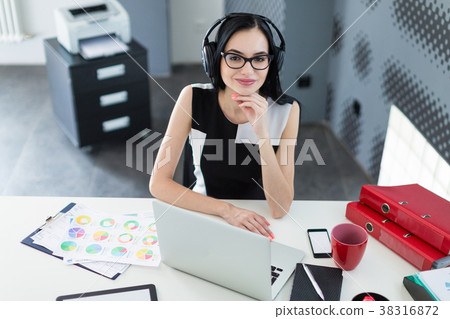 Beautiful young businesswoman in black dress Beautiful young businesswoman in black dress 38316872