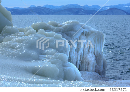 飛濺冰的豬苗代湖 38317271