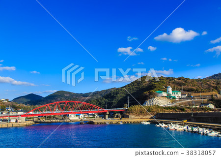 Tricolor Bridge (red: Shinjinurabashi) Nagasaki Sunset Road [Nagasaki Prefecture Sotoumi Town, Nagasaki City] 38318057