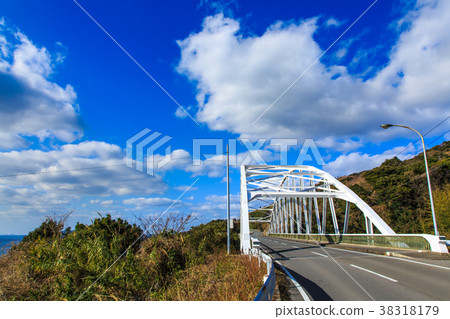 Tricolor Bridge (White: Arakawa Bridge) Nagasaki Sunset Road [Tokaimachi, Nagasaki City, Nagasaki Prefecture] 38318179