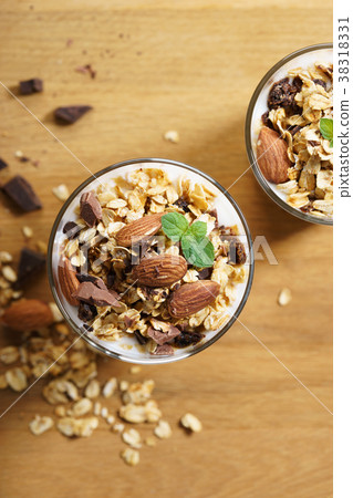 Yogurt Parfait with oat granola 38318331