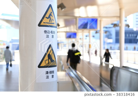 移動人行道的警告 移動人行道的警告 38318416