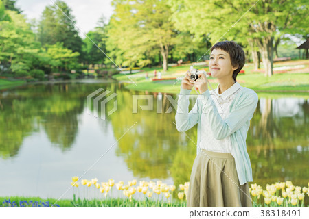 拍在花田的少婦一張照片 拍在花田的少婦一張照片 38318491