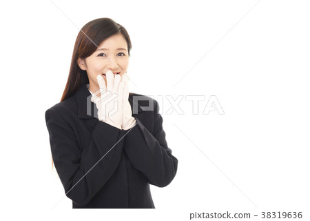 一個女人帶著微笑 38319636