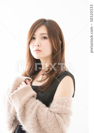 女人穿著毛皮 38320333