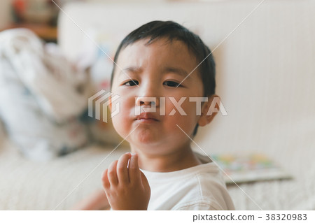 younger, snack, baby boy 38320983
